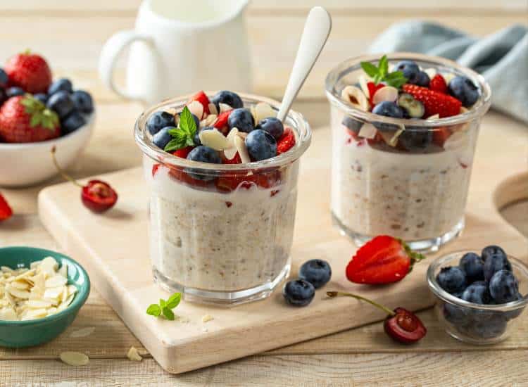 photo of overnight oats with berries, an easy way to get to 30 plants a week